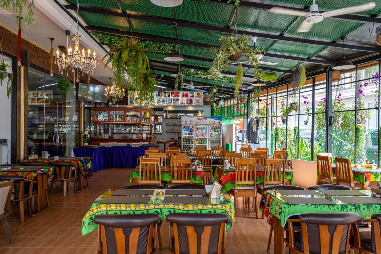 Santi White House Patong Hotel Eksteriør billede